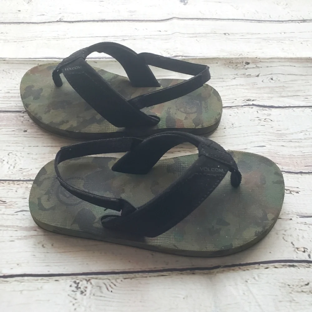 Volcom dark camo flip flop sandals little kids size 11